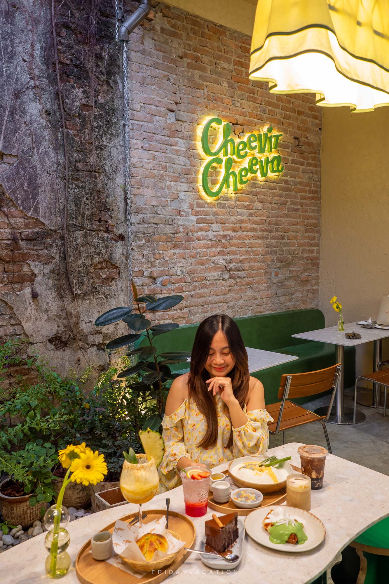 Cheevit Cheeva Phuket ชีวิตชีวา สาขาภูเก็ต คาเฟ่บิงซู-ขนมหวาน กลางเมืองเมืองเก่าภูเก็ต มี Specialty coffe ด้วย